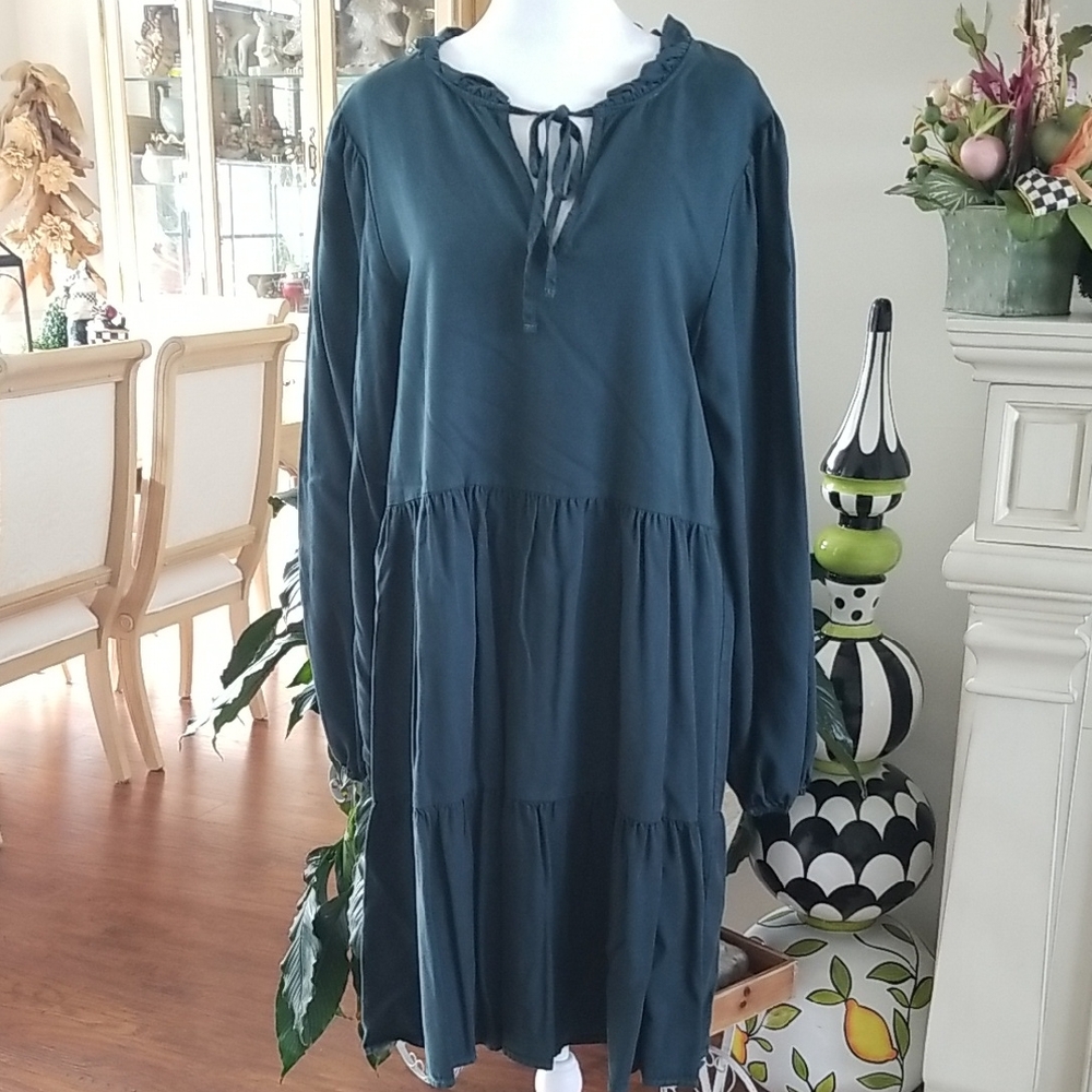 Elegant Long-Sleeve Dark Teal Dress